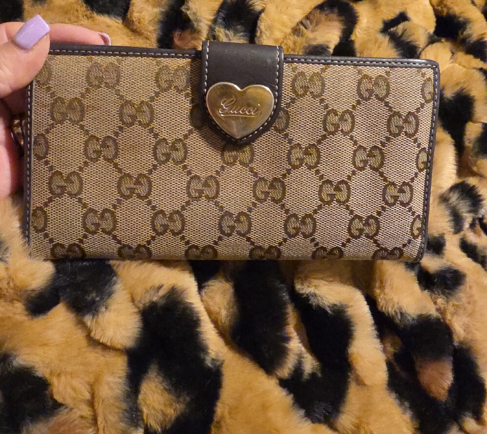 Gucci Beige/Brown GG Canvas Wallet with Gold Heart Closure - Picture 10 of 12